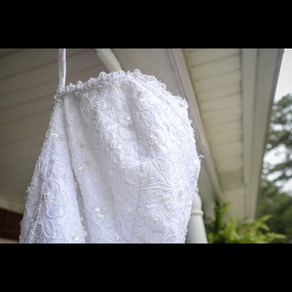 Gorgeous plus size wedding dress - Picture 3 of 7